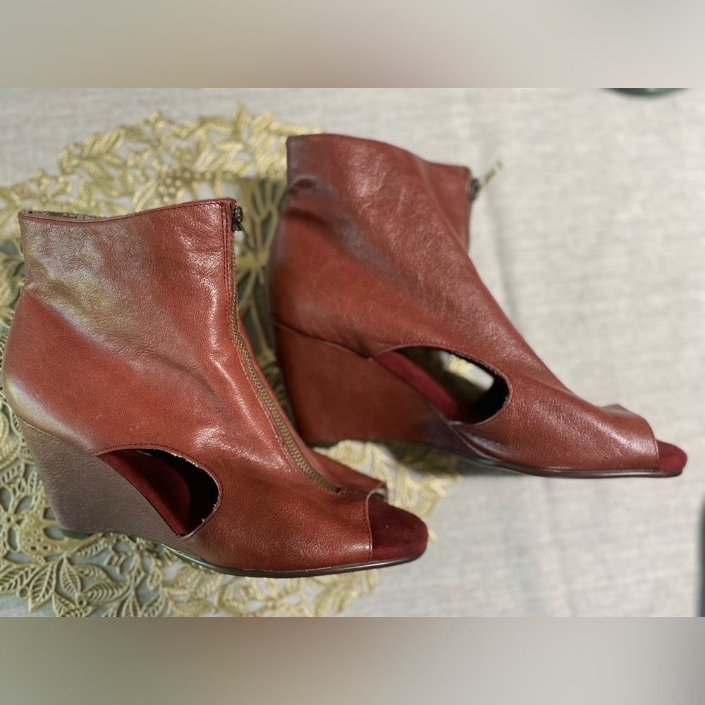 🔥🔥 Red Real Leather Comfortable Modern Stylish AEROSOLES Open Toe Wedges